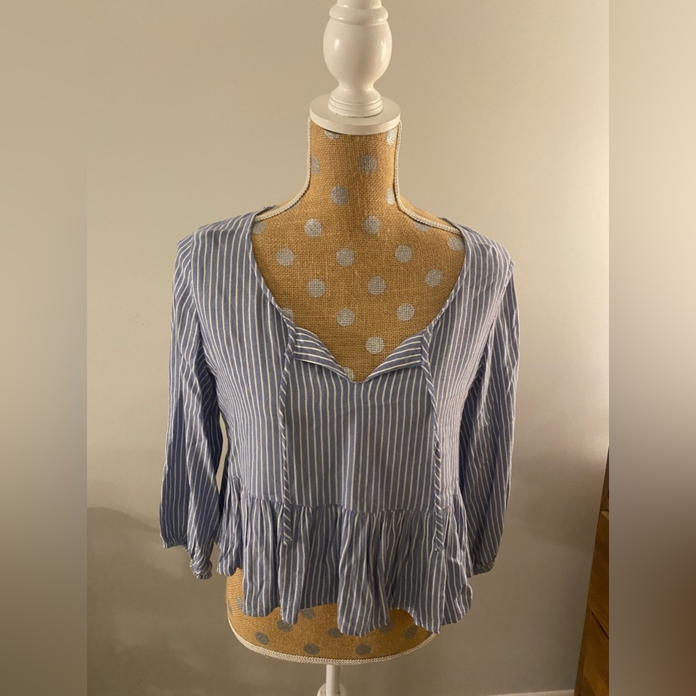 Great condition, cute classy shirt